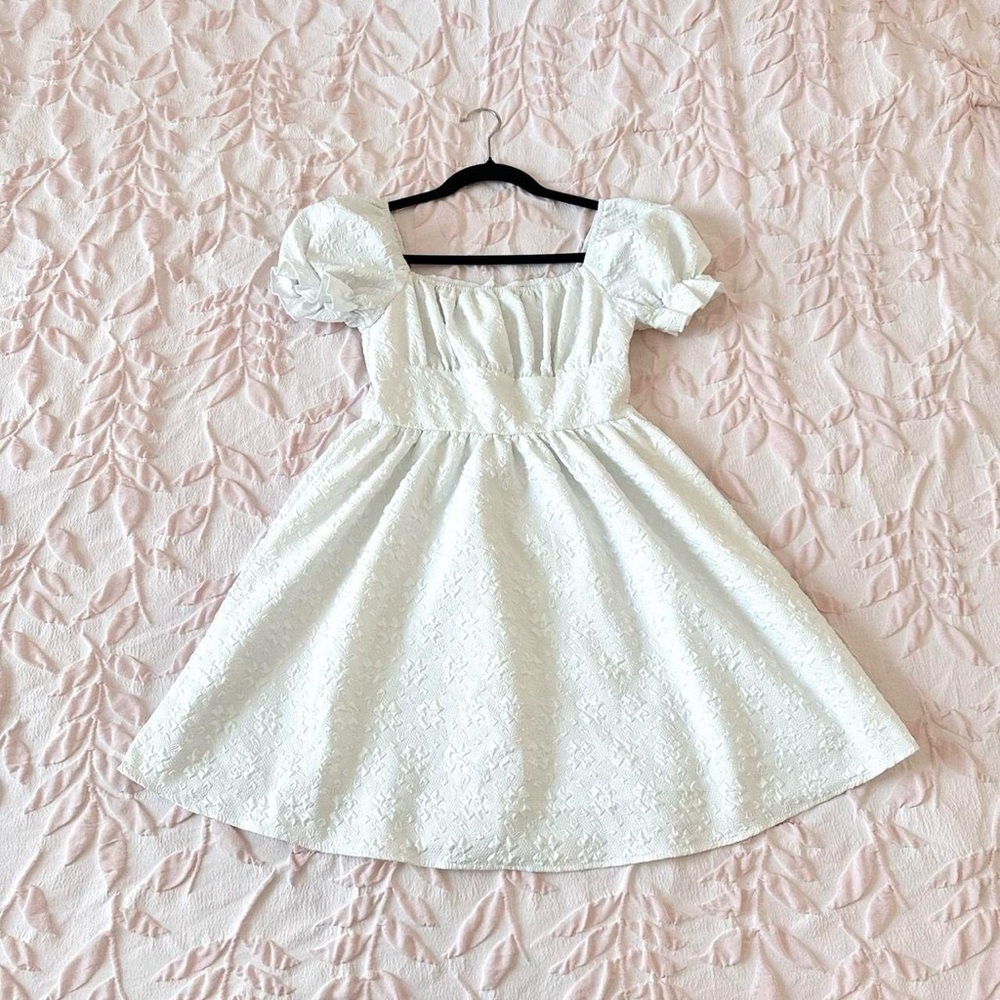 Chic White Puff Sleeve Mini Dress - Picture 2 of 3